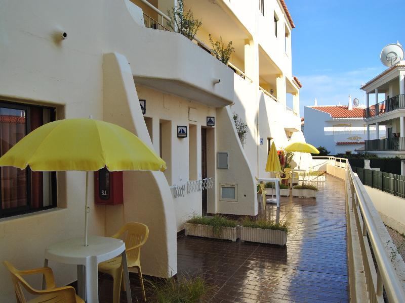 Apartamentos Olhos Do Mar Albufeira Luaran gambar